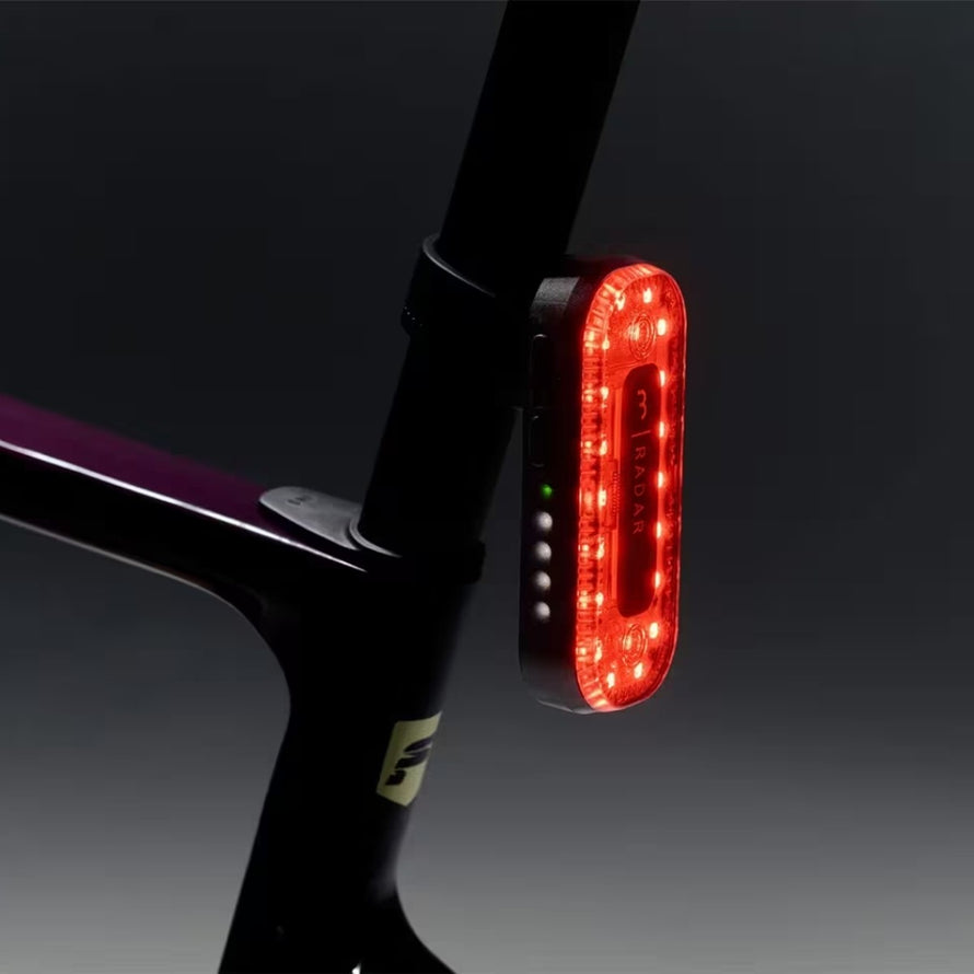 Eclairage arriere velo BBB Signal Radar LED rouge pour une visibilite et securite renforcees en circulation