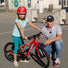 vélo enfant Bemoov rouge vue vue cour d'école
