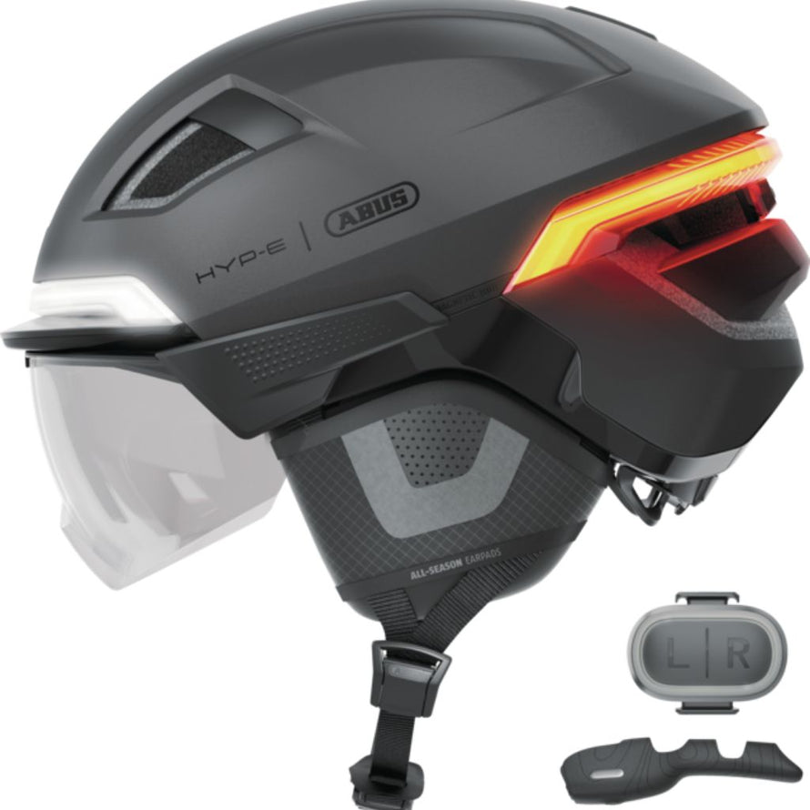 Casque vélo Abus Hyp-E noir avec visière intégrée et feu arrière LED clignotant.