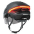 Casque urbain Abus Hyp-E avec éclairage arrière rouge et télécommande de contrôle.