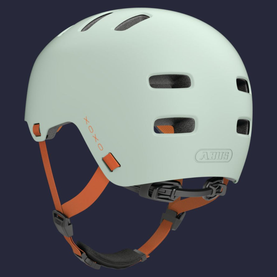 Casque Abus Xoxo vert avec sangles robustes et coque enveloppante de protection