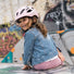 Fille souriante portant le casque vélo PUKY rose rétro, confortablement ajusté pour rouler en toute sécurité