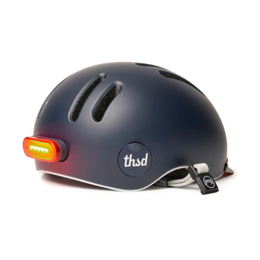 Casque pour cyclistes avec feu arrière LED intégré et ouverture pour antivol