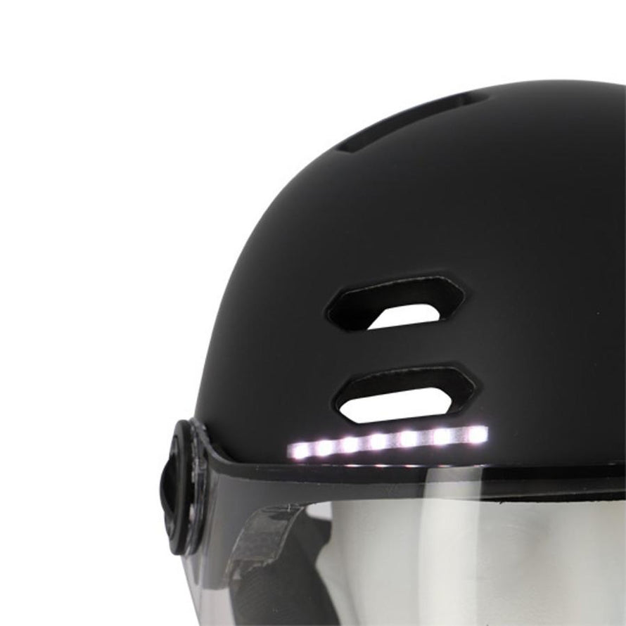 Casque velo Optimiz a visiere avec clignotants LED integres pour une signalisation claire et securisee en ville