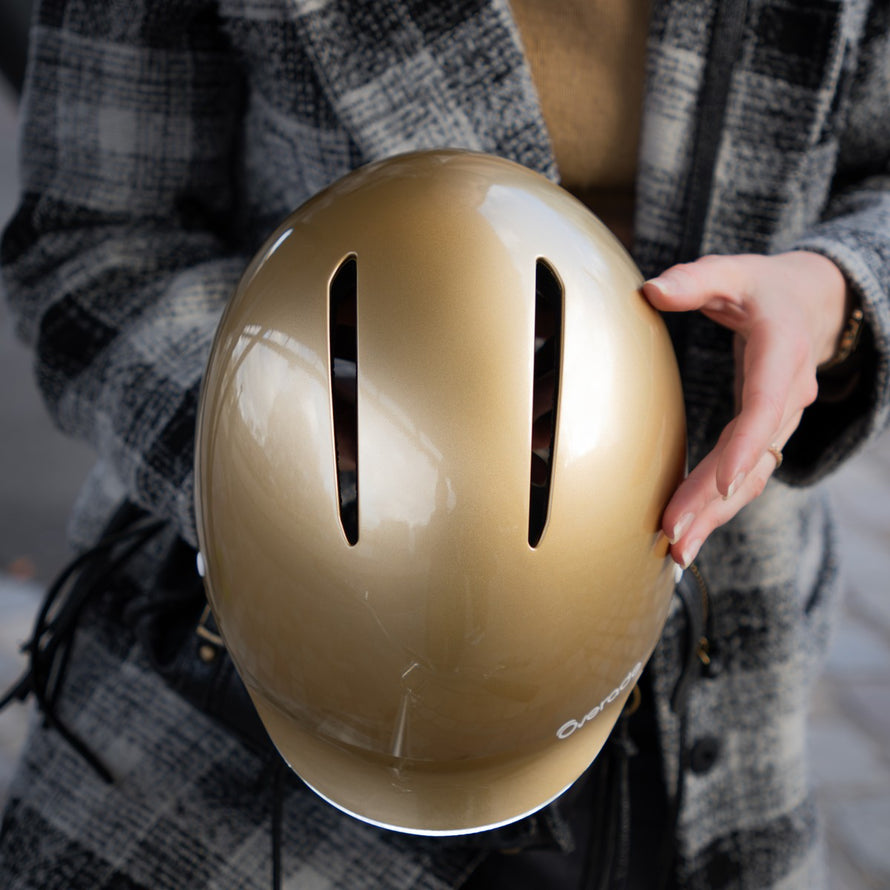 Casque velo urbain Overade Life beige avec eclairage et clignotants pour securite optimale