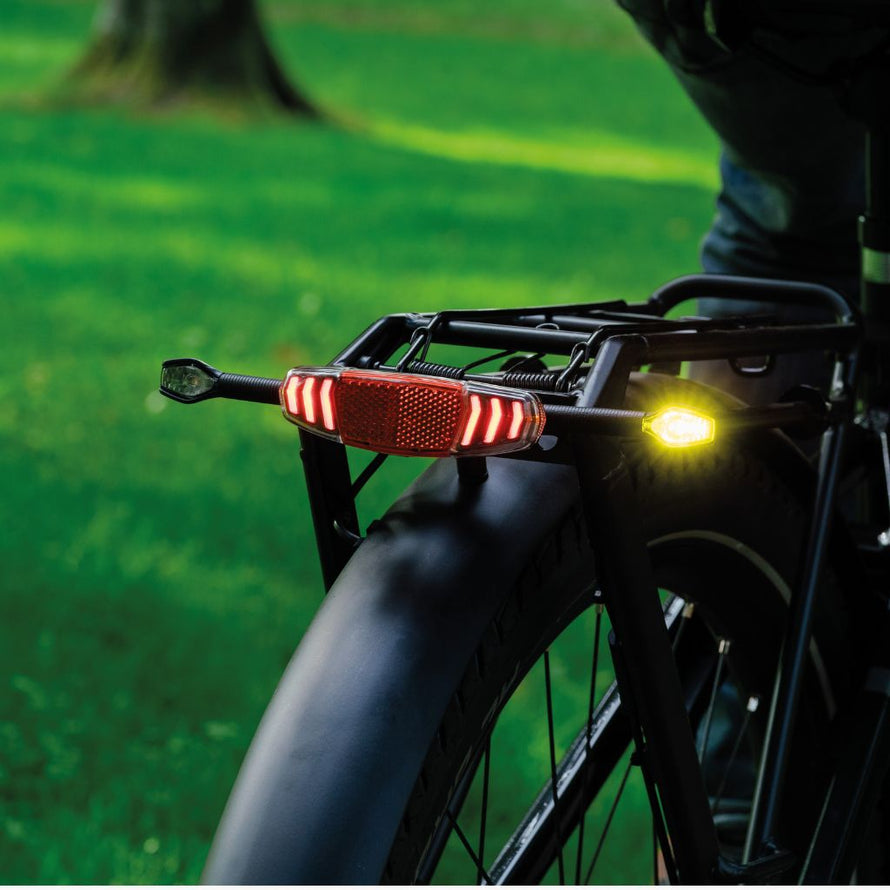 Assurez votre sécurité à vélo avec les clignotants avant et arrière Busch & Müller Turntec. Idéals pour VAE, visibles de jour comme de nuit.