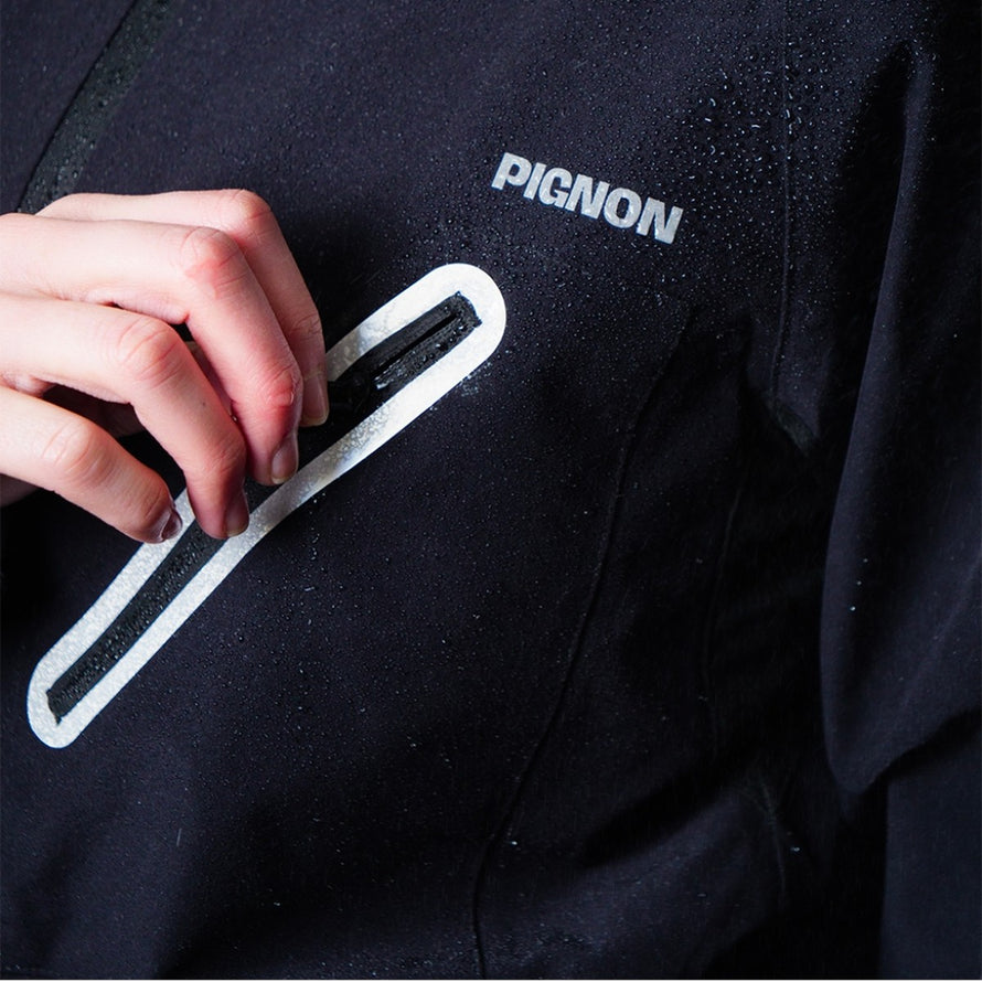 Fermeture eclair detaillee de la combinaison impermeeable velo ENTEGA Pignon Clothing unisexe avec tissu resistant a l'eau