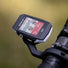 Compteur Sigma Rox 11.1 EVO avec ecran couleur affiche les donnees de rythme cardiaque et altitude