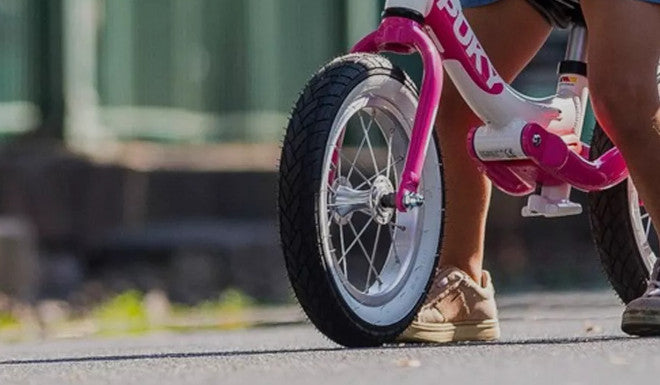 Pasar de bicicleta sin pedales a bicicleta con pedales