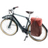 Sacoche vélo Deuter Xberg 25 terracotta fixée à l'arrière du vélo, convertible en sac à dos pratique et stylée