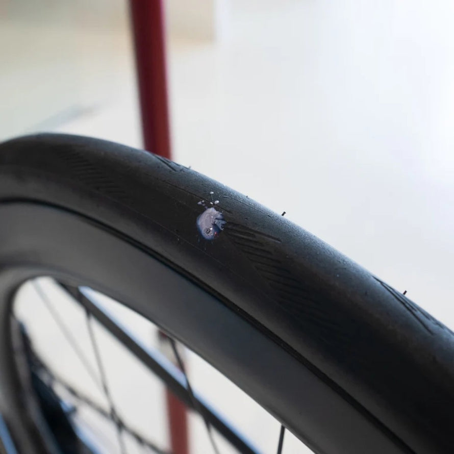Reparation efficace avec preventif tubeless Elite Dynamic Barkeeper pour pneus velo creves