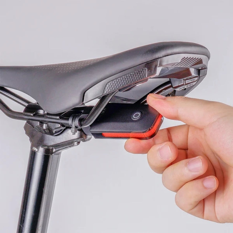 Feu arriere Ravemen CL 01 Pro sous selle avec LED rouge puissante et batterie rechargeable pour securite velo