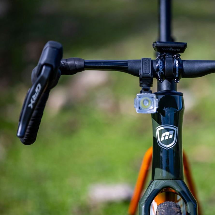 Feu avant blanc sur guidon pour vélos 800 lumens Zéfal