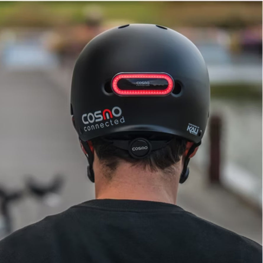 Feu arriere led connecte Cosmo Connected modele Cosmo Ride pour signalisation et securite a velo