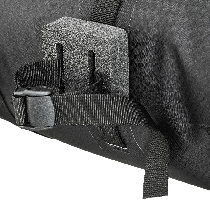 Fixation solide de la sacoche de guidon Ortlieb Handlebar Pack 9-15L pour bikepacking noir
