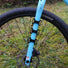 Fixplus fixations de sangle robustes pour fourche de velo, installation simple et securite assuree