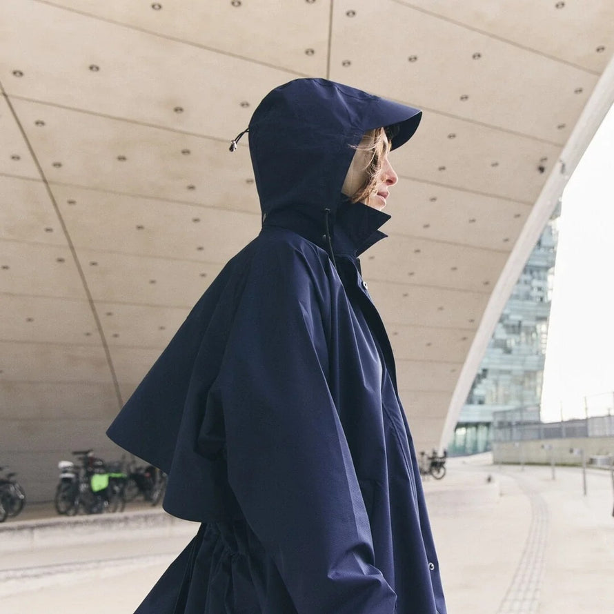 Trench-coat impermeable unisexe Fudoon bleu marine avec capuche, style urbain et protection optimale contre la pluie