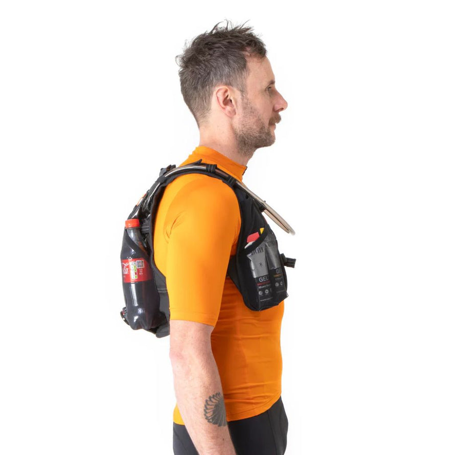 gilet-hydratation-restrap-profil-lateral-ajustement et sa capacité de rangement