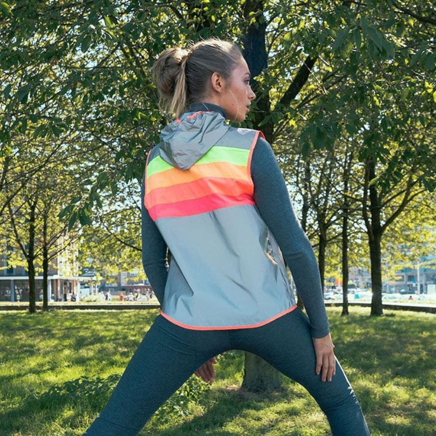 Gilet reflechissant multicolore Darkflow GoFluo pour femmes avec rayures fluo, securite et style a velo