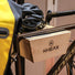 Porte-vélo mural en bois Kheax avec tiroir pour un rangement élégant et fonctionnel du vélo et accessoires