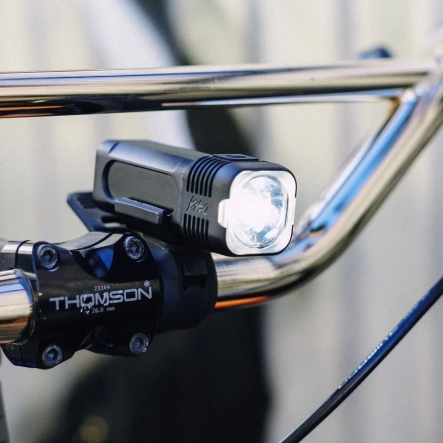 Feu arriere Knog Blinder Pro 400 Plus pour velo, eclairage puissant et compact garantissant securite optimale