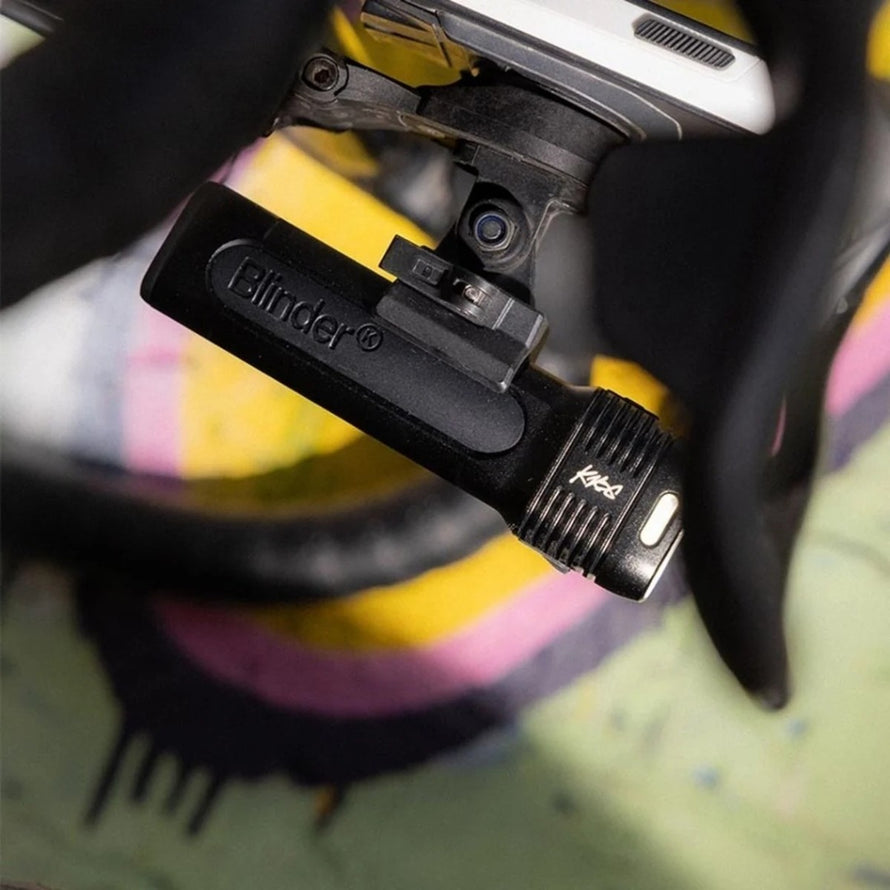 Kit eclairage velo Knog Blinder Pro 1400 et Blinder R150 avec leds haute puissance pour une securite accrue en cyclisme