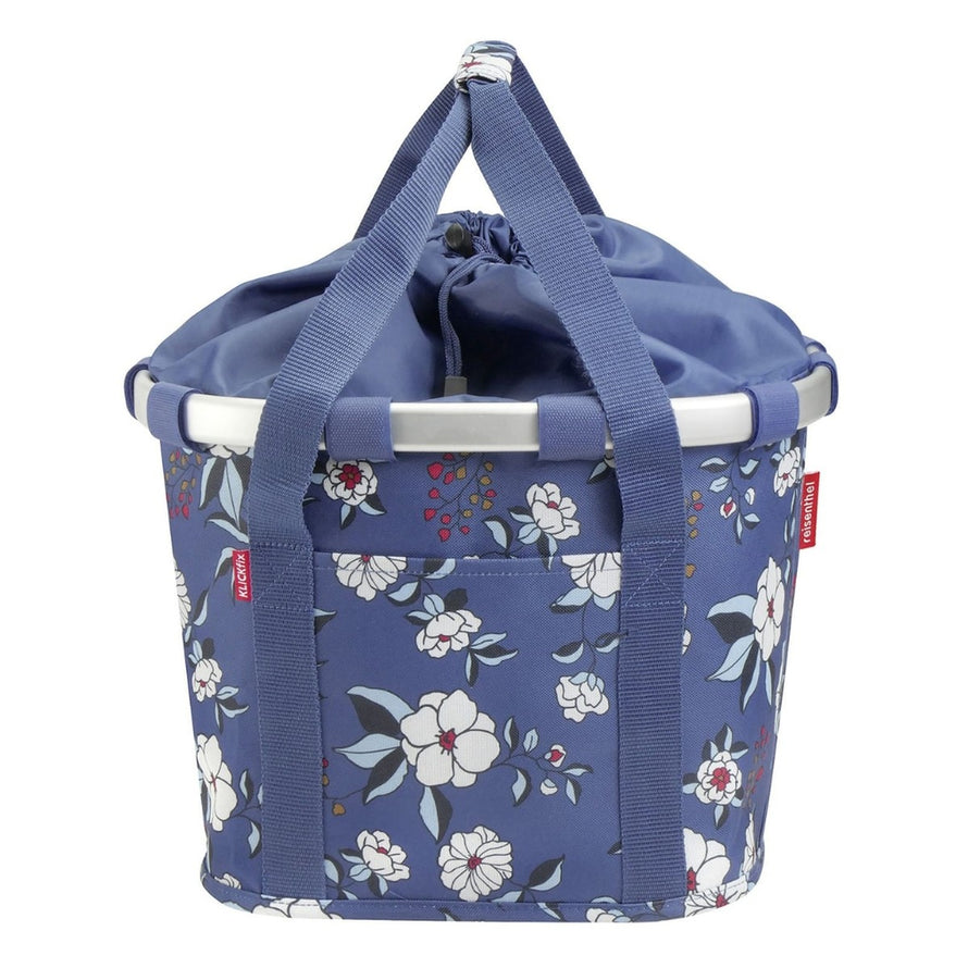 Panier avant vélo Klickfix Bikebasket 15L bleu à fleurs blanches, pratique et élégant pour transport urbain
