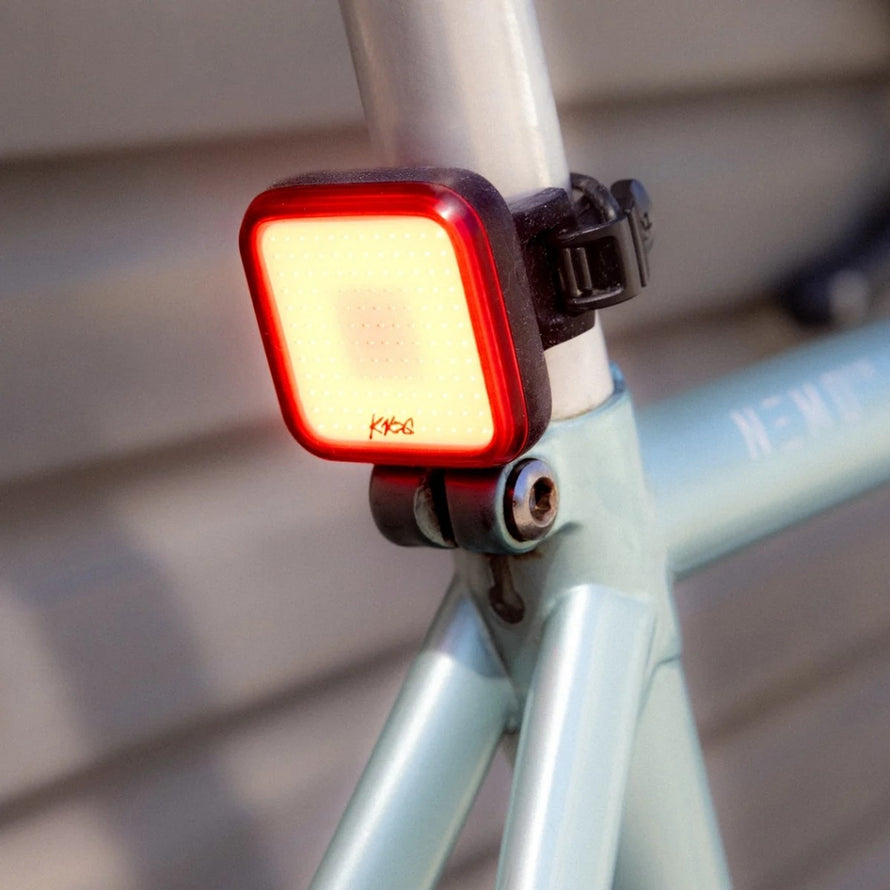 Feu arriere Knog Blinder Square pour velo avec led puissante et batterie rechargeable