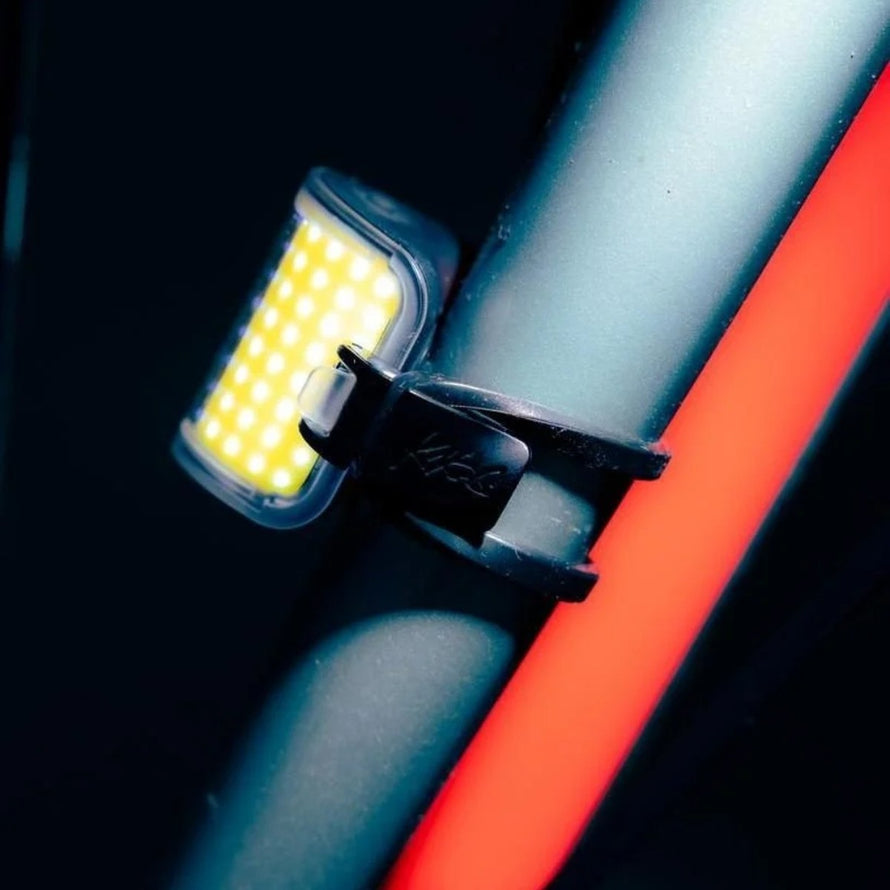 Lampe avant Knog Cobber Mini 120 lumens, compacte et efficace pour une visibilité sécurisée en vélo urbain et loisirs
