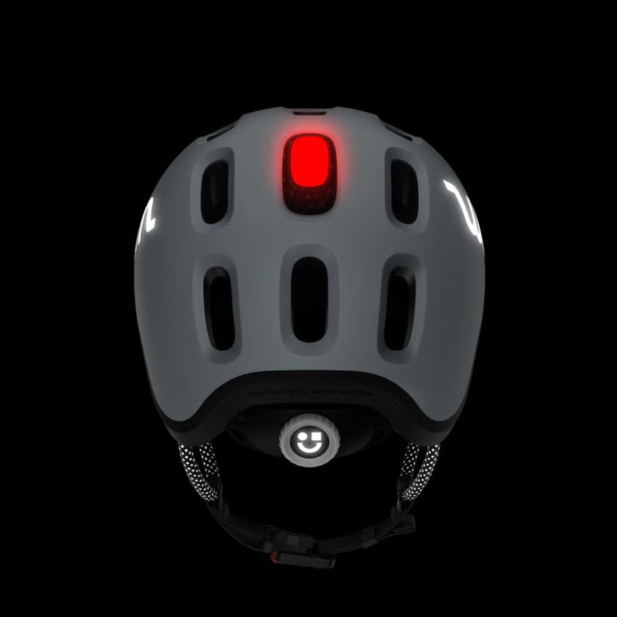 Lampe LED arrière rechargeable Woom READY pour casque enfant, garantie sécurité et visibilité optimale