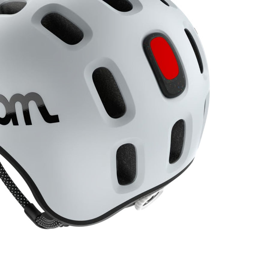 Lampe LED arrière lumineuse rechargeable Woom READY pour casque enfant, sécurité et visibilité renforcées