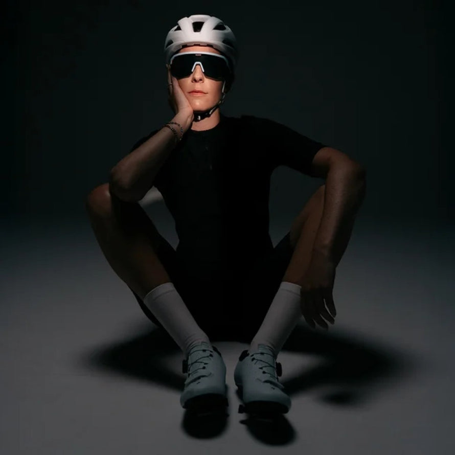 Lunettes vélo ouvertes Helbo Regular Naos 2256 avec verre noir pour un style élégant et protection en cyclisme