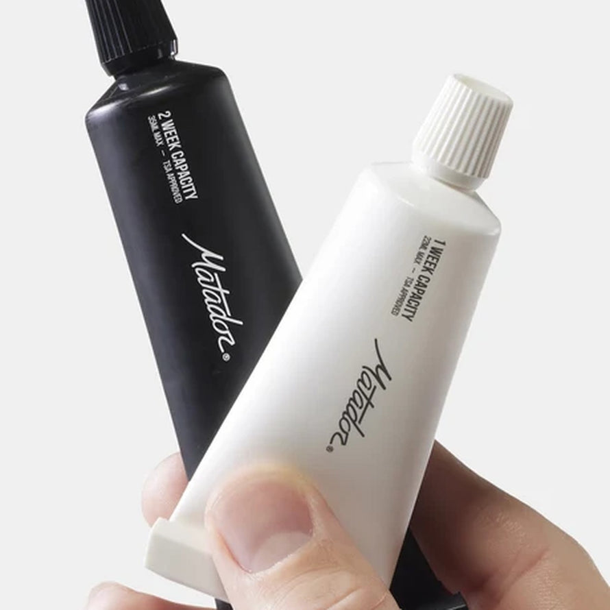 Tubes dentifrice rechargeables Matador 35 ml et 22 ml en noir et blanc, format compact pour voyage et quotidien
