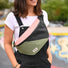 Sacoche banane HOÏAN 3L de Meromero tricolore portée par femme, design urbain et fonctionnel pour cyclistes