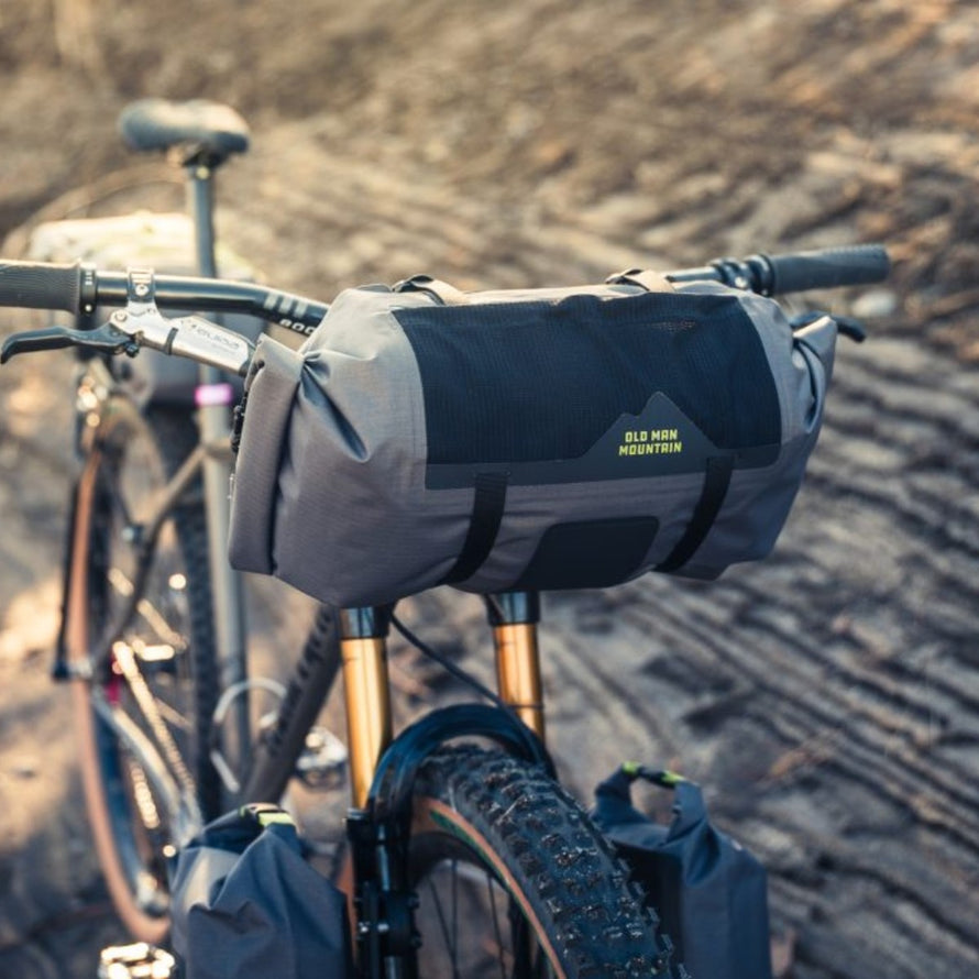 Sacoche de guidon Old Man Mountain modèle Manzanita cradle idéale pour vélo tout terrain et bikepacking