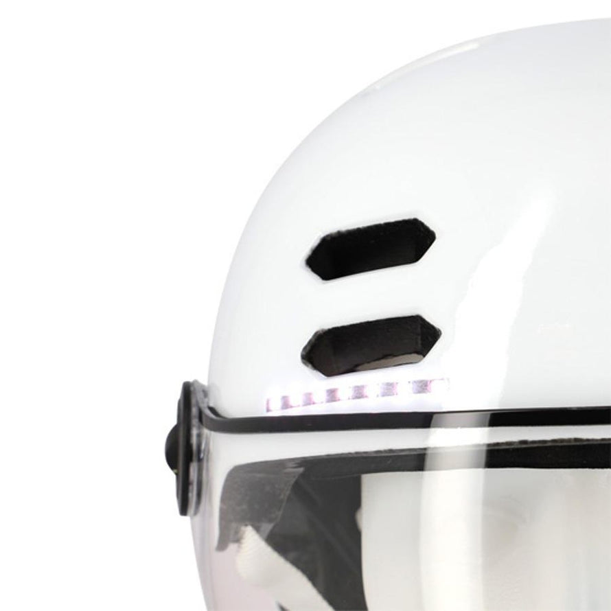 Casque vélo Optimiz à visière avec clignotants LED blancs intégrés pour sécurité et visibilité urbaine optimale