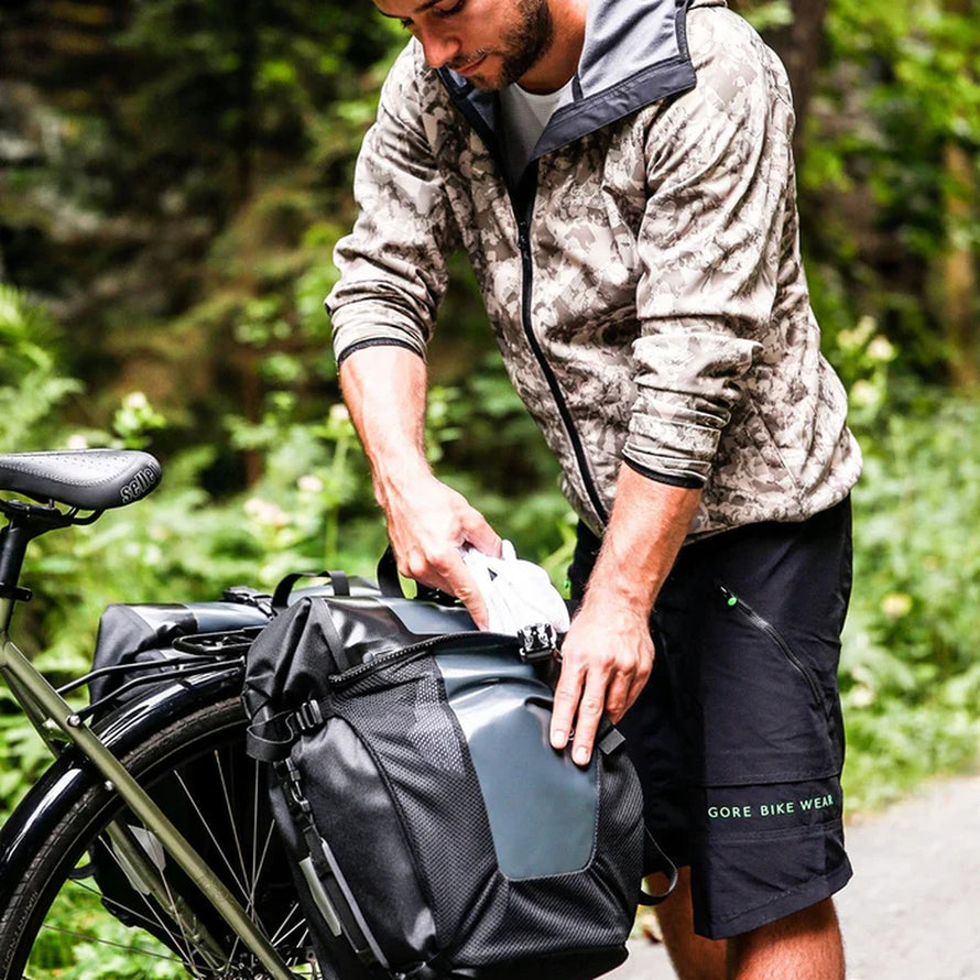 Sacoches arrière Ortlieb Back Roller Pro Classic 2 x 35L noires, étanches et pratiques pour le transport à vélo