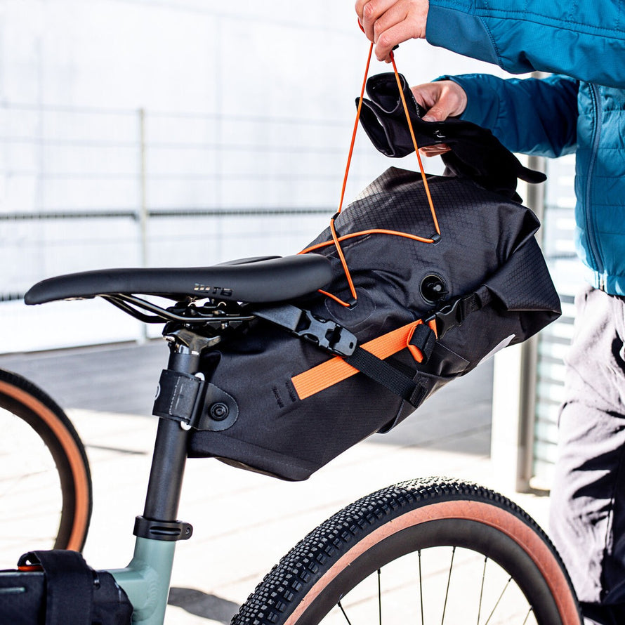 Sacoche de selle Ortlieb Seat-Pack 11-16,5L noire avec fixation pratique pour bikepacking et randonnées vélo
