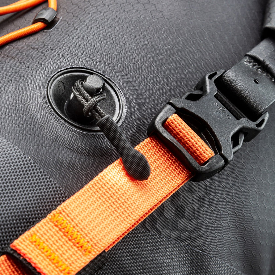 Fixation robuste sacoche de selle Ortlieb Seat-Pack 11-16,5L pour bikepacking et velo tout terrain