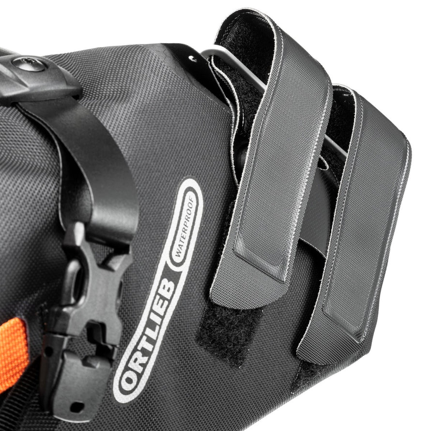 Fixation velcro solide sacoche de selle Ortlieb Seat-Pack 11-16,5L noire étanche pour bikepacking