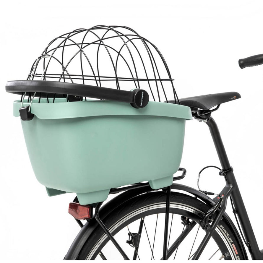 Pack de transport installé sur un panier vélo arrière Clipper de la marque Newlooxs. 