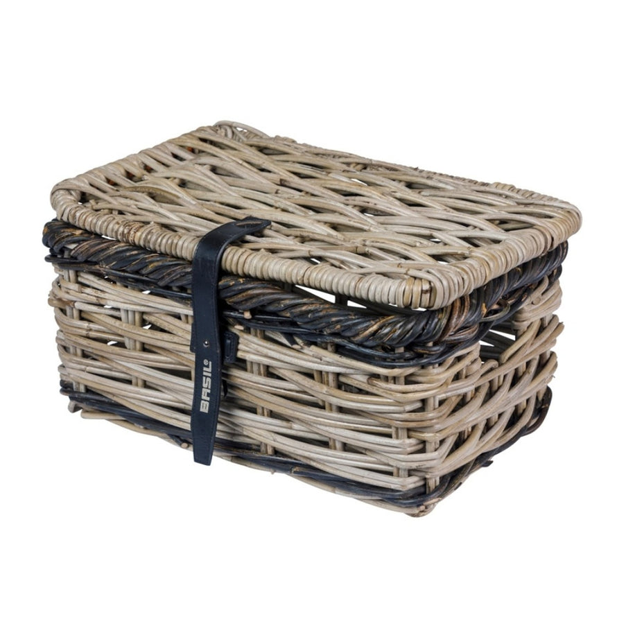 Panier avant en rotin Basil Dijon avec couvercle et sangle cuir pour vélo urbain élégant et fonctionnel