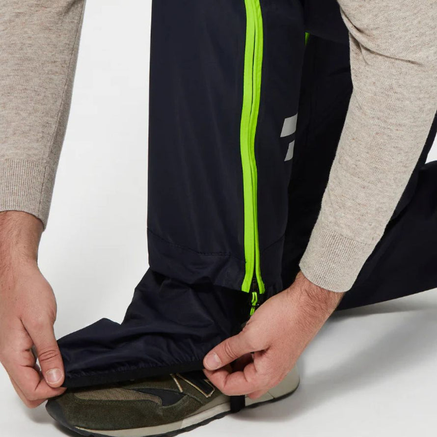 Bas du pantalon Urban Circus Iyuc avec fermeture éclair imperméable pour ajustement autour des chaussures.