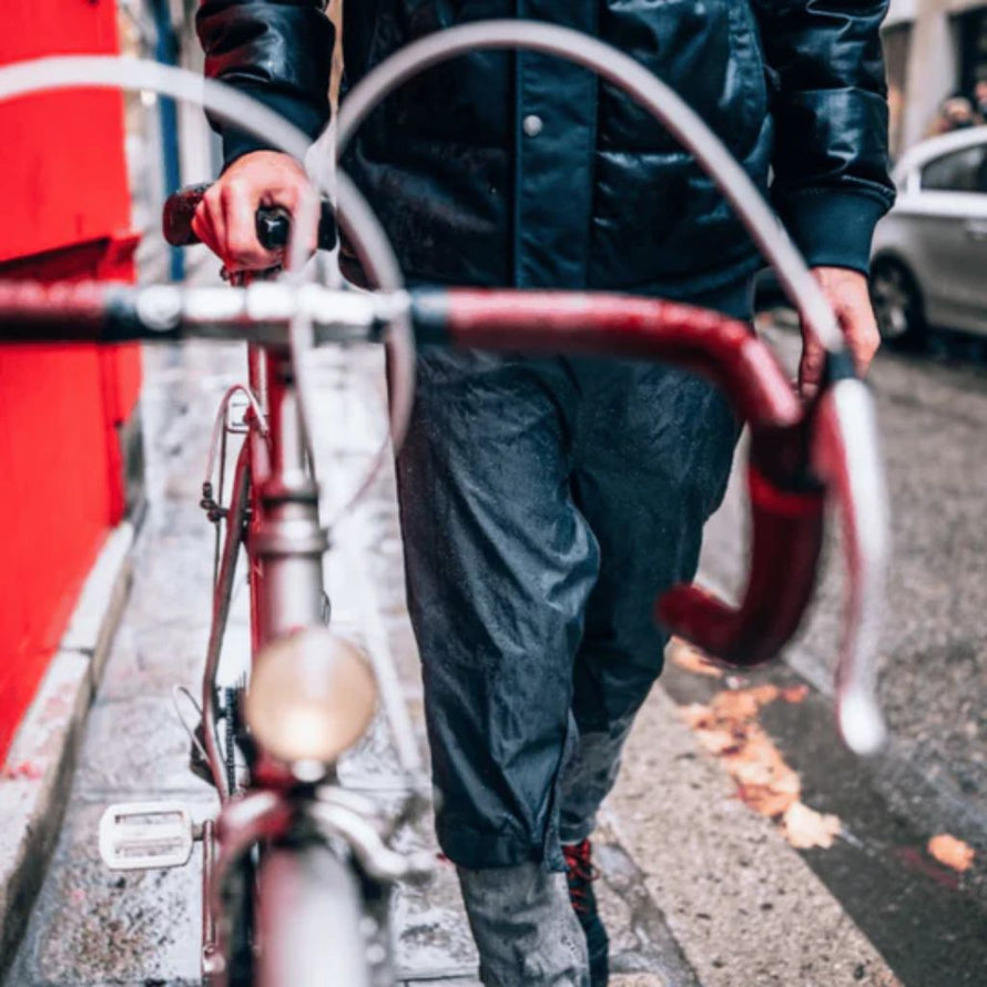 Panti-pluie de Rainette, un pantalon de pluie confortable et léger pour cyclistes