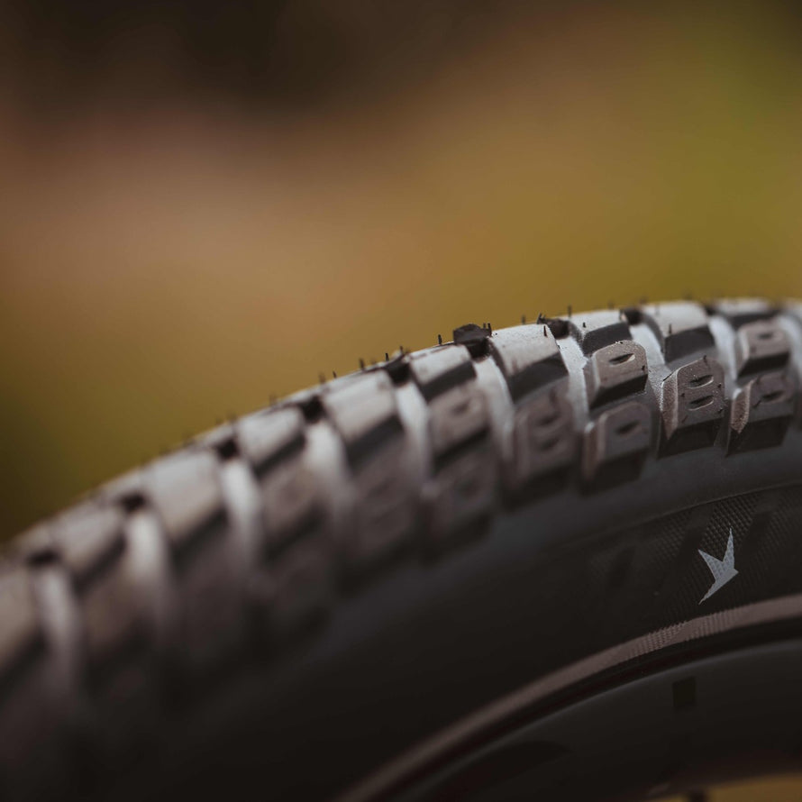 Pneu Schwalbe Marathon Mondial 700 28 pouces avec Raceguard pour une adhérence optimale et une protection fiable contre les crevaisons