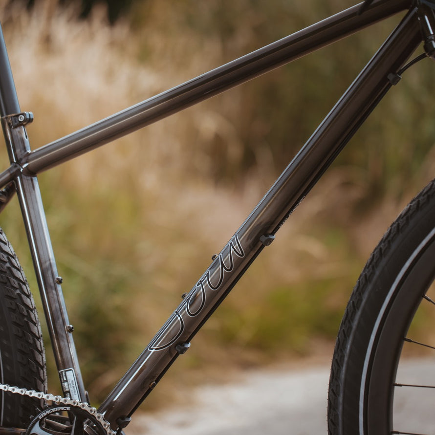 Pneu Schwalbe Marathon Mondial 700 28 pouces Raceguard offrant performance et protection durable contre les crevaisons