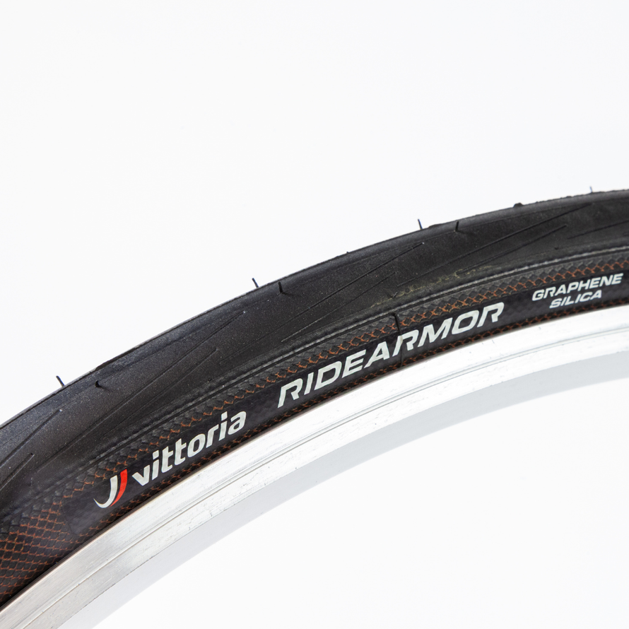 Détail du flanc du pneu Vittoria RideArmor II 700x32c avec renfort Graphene Silica