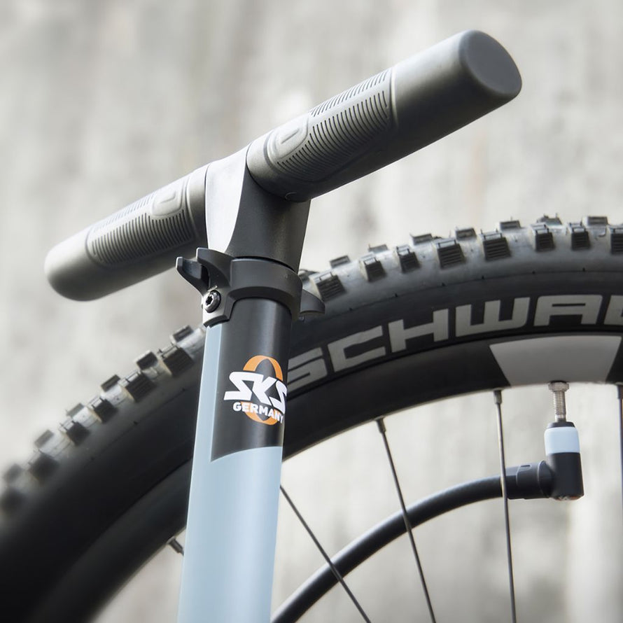 Pompe à pied pour pneus vélo SKS avec adaptateurs pour Clik Valve