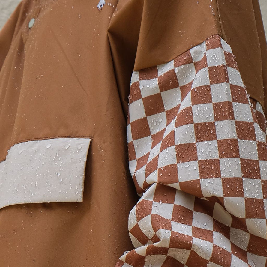 Poncho de pluie court Poule Party Damier Marron vélo déperlant recyclé unisexe coordonné élégant