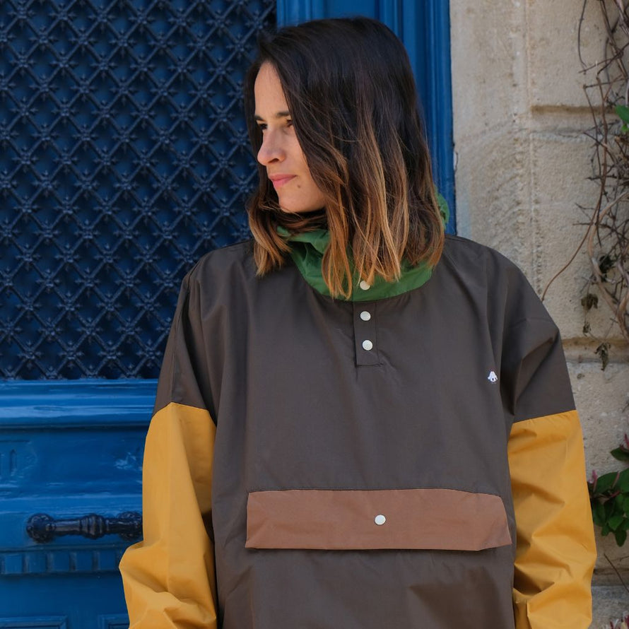 Poncho de pluie court Poule Party adulte Kaki vélo deperlant recyclé urbain ville pratique capuche original écoresponsable